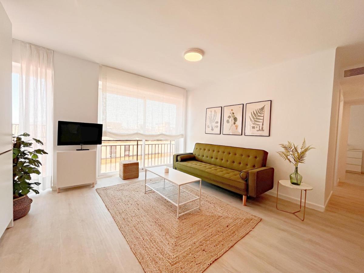 Homely Malaga Cienfuegos, Plaza De La Merced Con Vistas Екстериор снимка